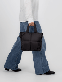 Bolso para la ciudad Puffer Authentic Mini Negro Vista Modelo - urbx bags
