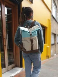 Morral de viajes Classic Beige Menta vista Modelo - urbx bags