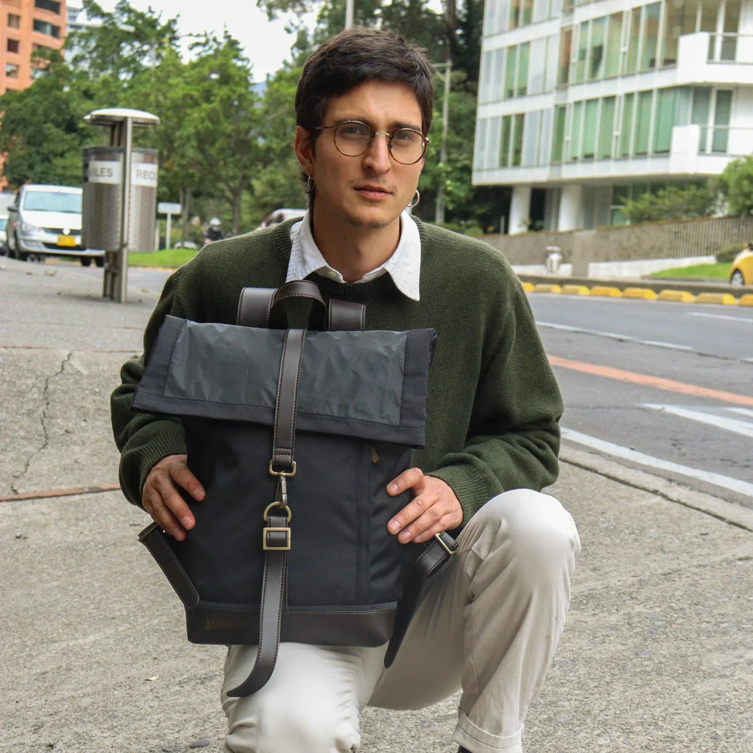 Morral de viajes Classic Negro Marrón vista Modelo - urbx bags