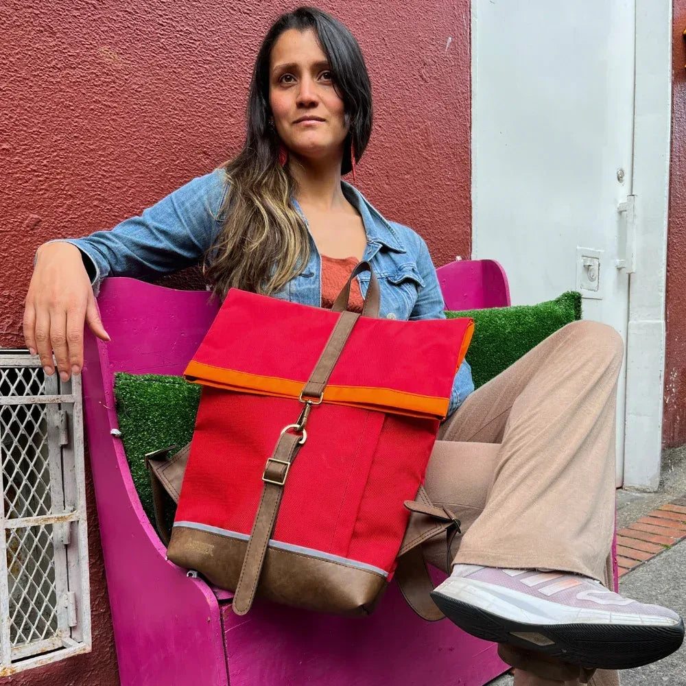 Morral de viajes Classic Rojo Naranja vista Modelo - urbx bags