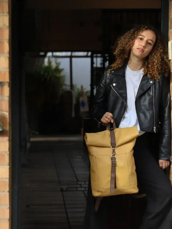 Morral ejecutivo Runway Amarillo vista Modelo - urbx bags