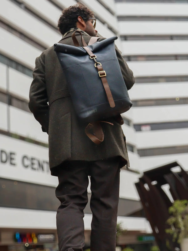 Morral ejecutivo Runway Azul vista Modelo - urbx bags