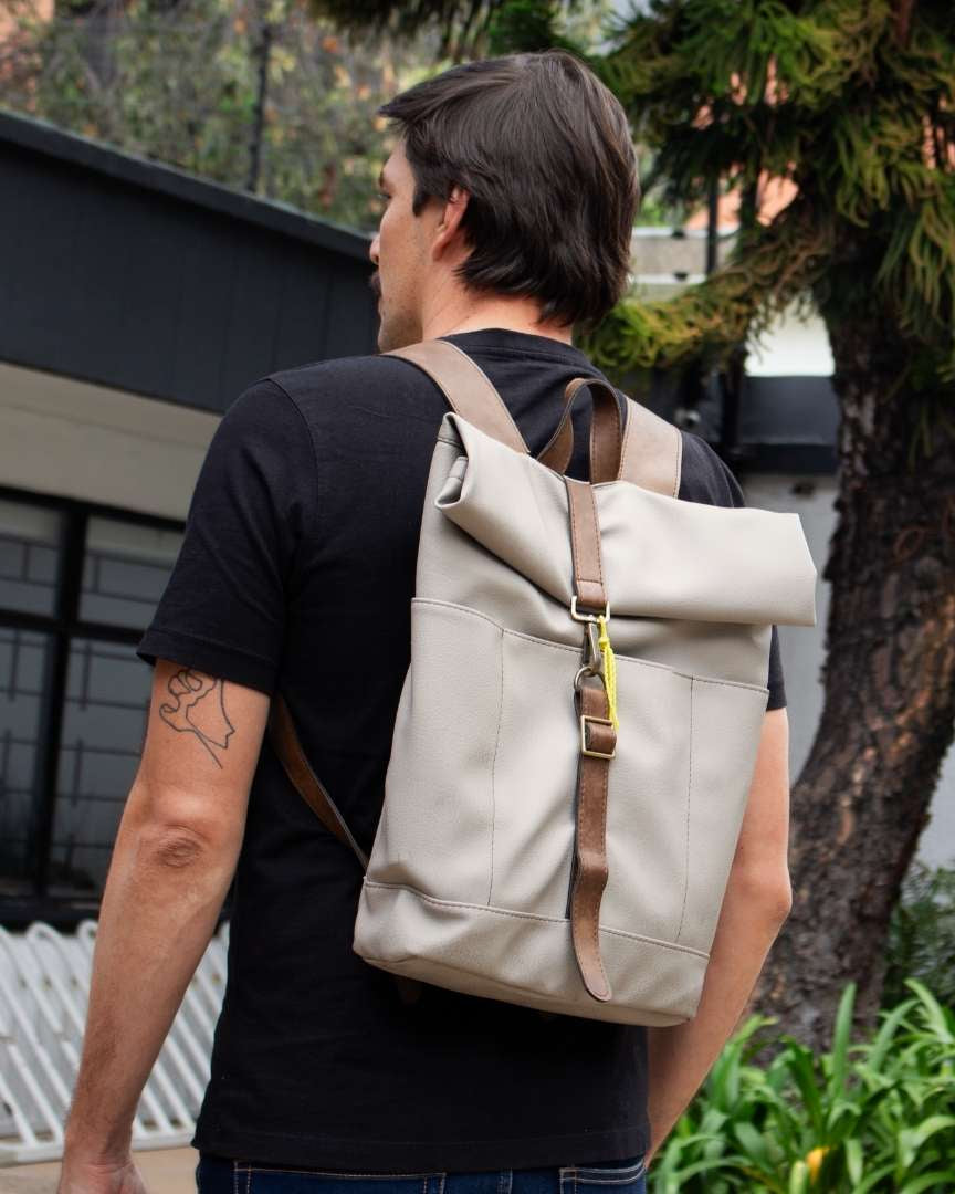 Morral ejecutivo Runway Gris vista Modelo - urbx bags
