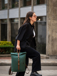 Morral ejecutivo Runway Verde vista Modelo mujer - urbx bags