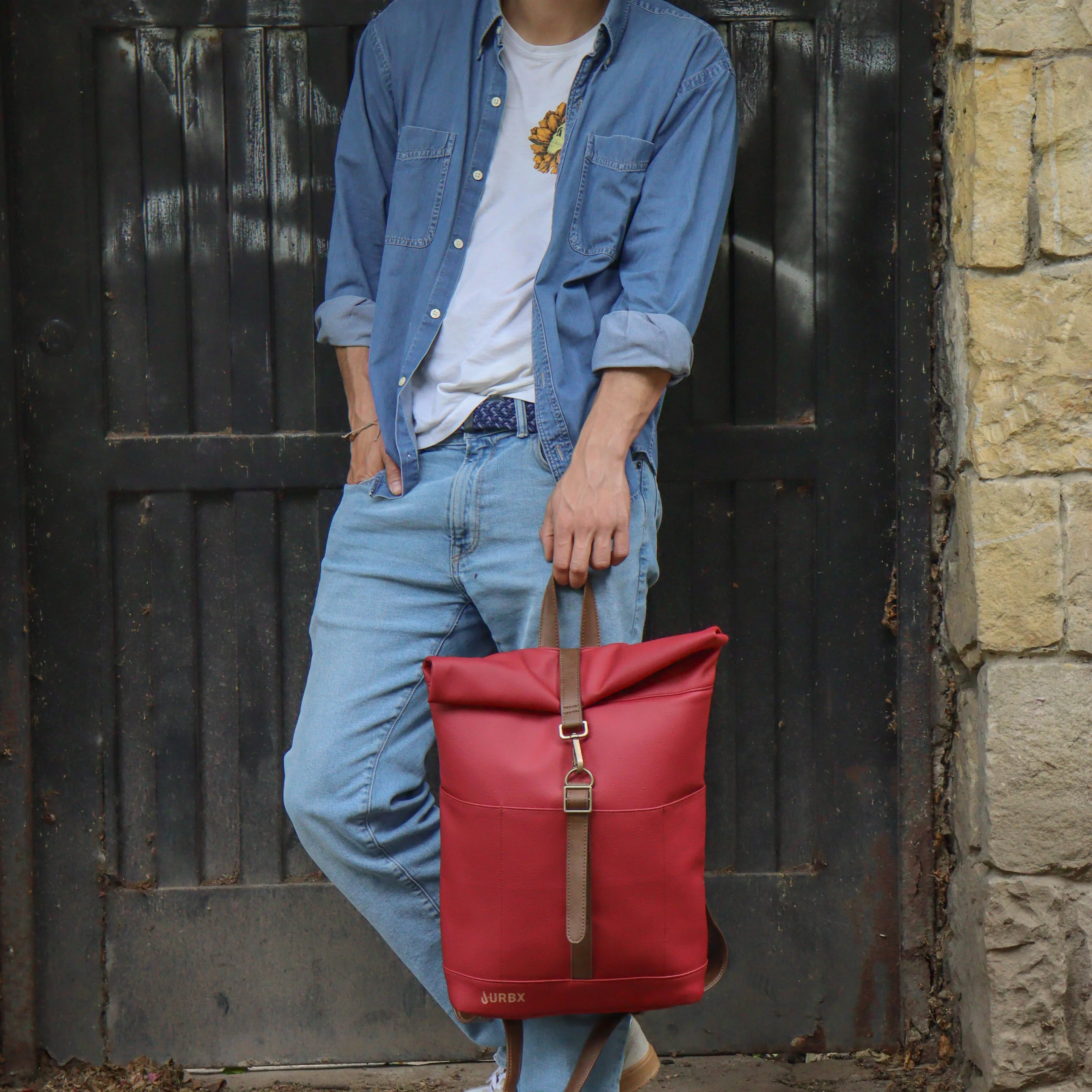 Morral ejecutivo Runway Vinotinto vista Modelo - urbx bags
