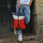 Morral ejecutivo runway rojo cereza vista modelo masculino urbano - Urbx Bags