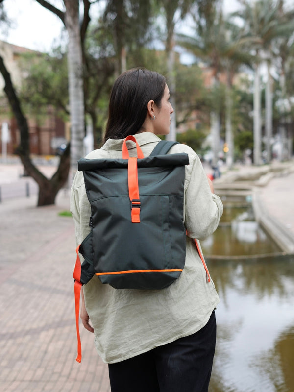 Morral universitario Active vista modelos mujer- Urbx Bags