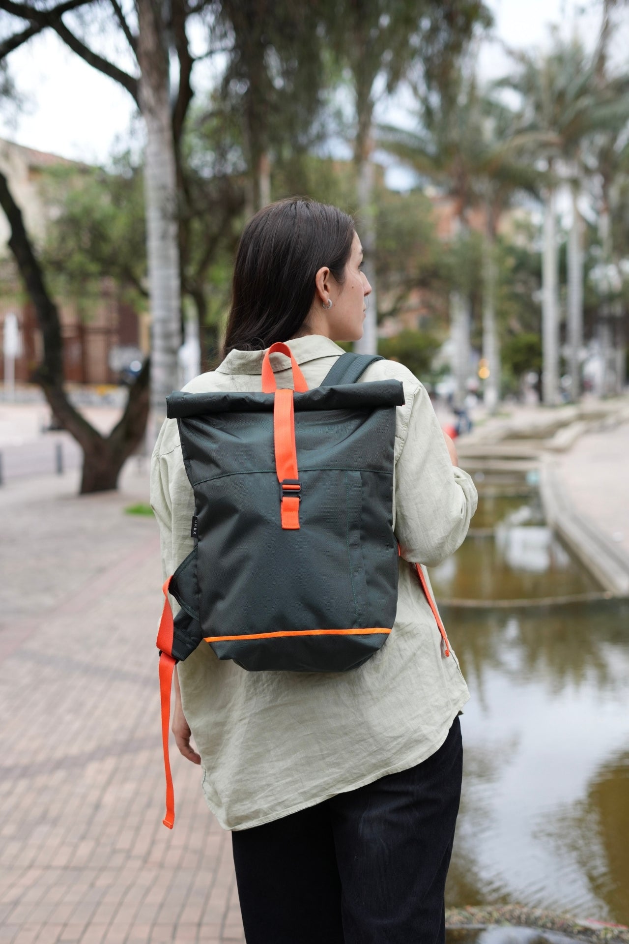 Morral universitario Active vista modelos mujer- Urbx Bags